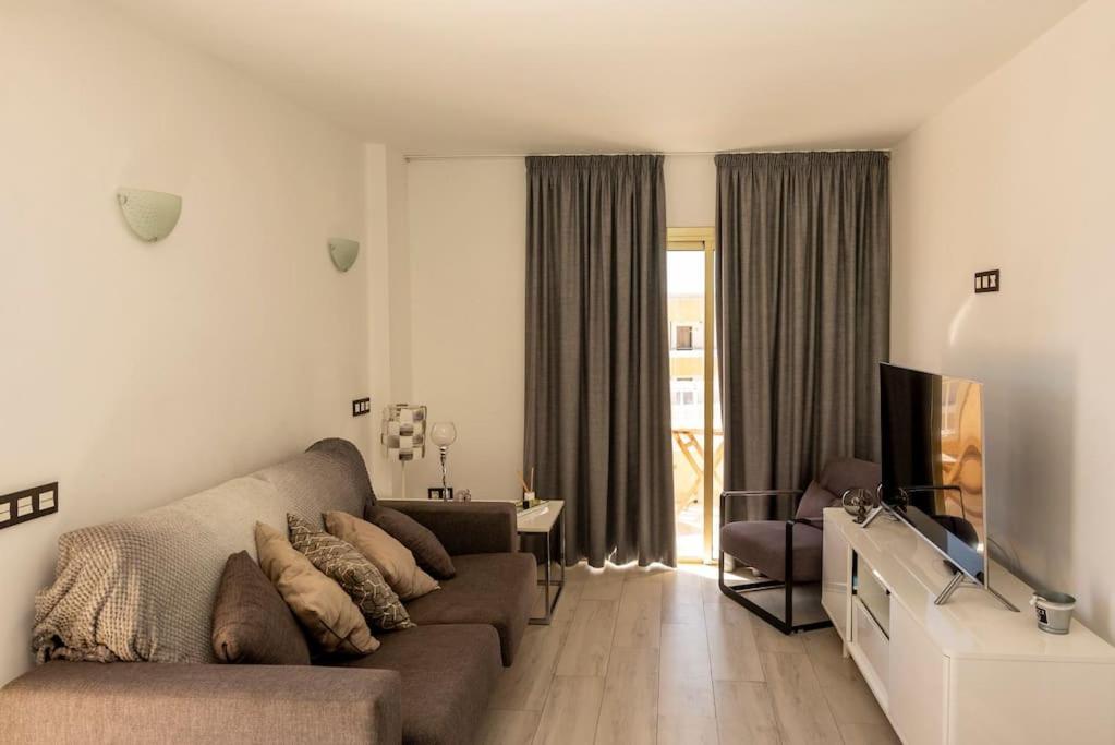 Piso Con Terraza Y Vistas Cerca De La Palya Apartamento *