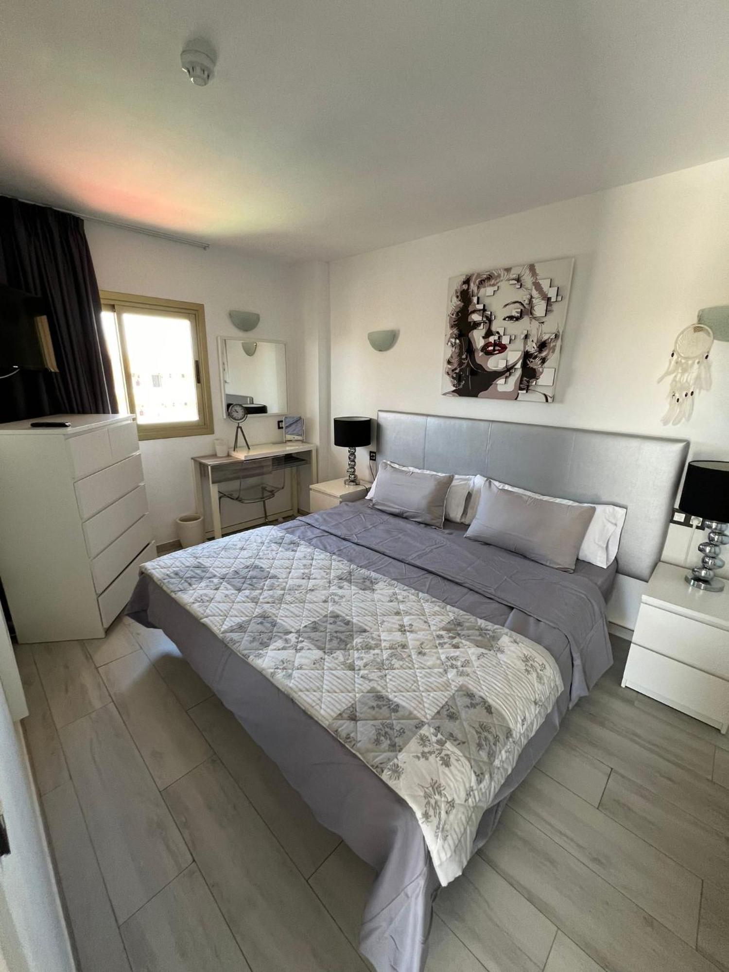 Piso Con Terraza Y Vistas Cerca De La Palya Apartment *