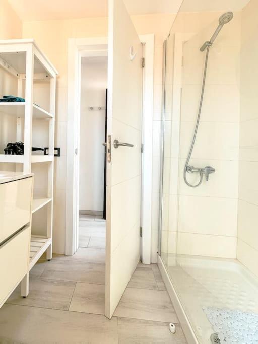Piso Con Terraza Y Vistas Cerca De La Palya Apartament