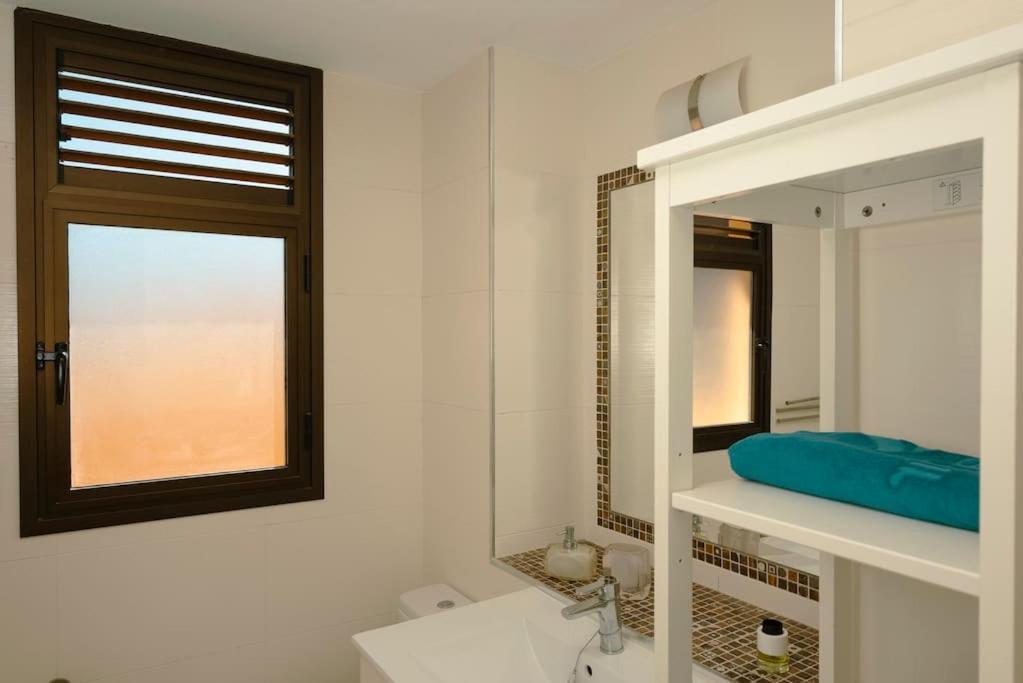 Piso Con Terraza Y Vistas Cerca De La Palya Apartament *
